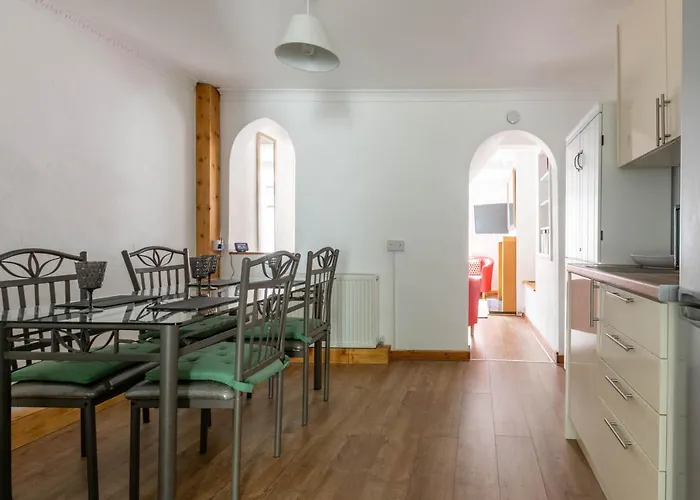 Stylish 2Bd Family Hideaway In Dover