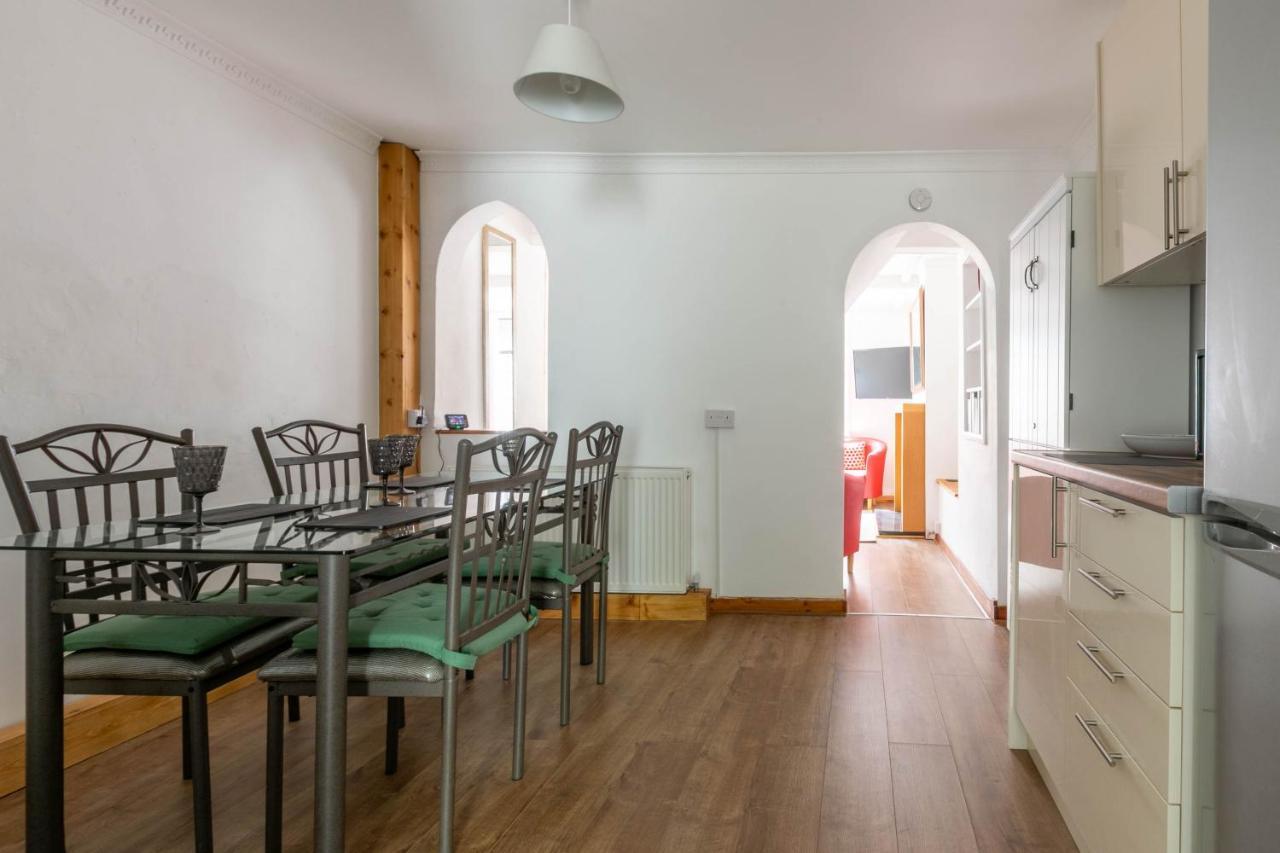 Stylish 2bd Family Hideaway In Casa vacanze *